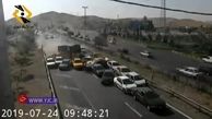 فیلم فاجعه جاده ای تبریز / کامیون ده ها خودرو را زیر گرفت
