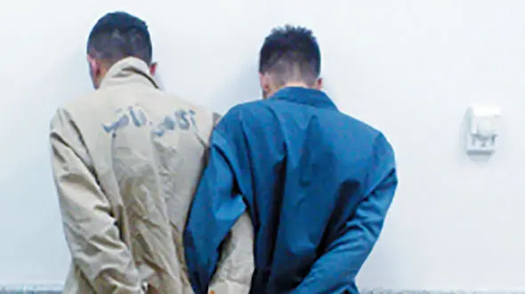 فرار 2 دزد با خودروی پلیس تهران + عکس