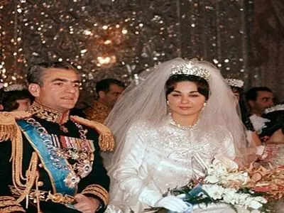 فیلم سفر در زمان  / عروسی شب یلدای محمدرضا پهلوی و فرح دیبا / جشن میلیونی وقتی که مردم قدرت خرید هندوانه چله نداشتند ...