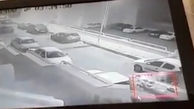 فیلم تخریب 10 خودرو توسط جوان یک دست تهرانی