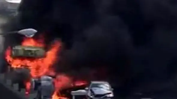 اقدام ناشیانه یک راننده کامیون در بزرگراه + فیلم / ژاپن