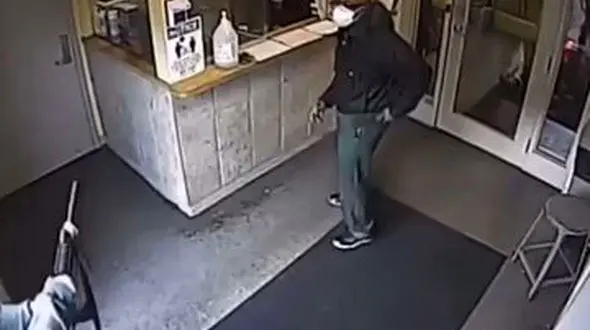 ببینید / درگیری وحشتناک مسلحانه در مرکز ترک اعتیاد + فیلم