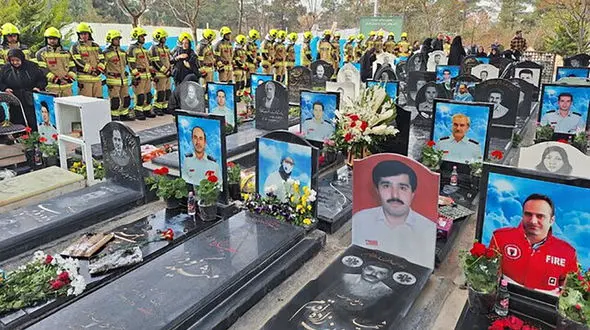 هفتمین سالگرد شهدای پلاسکو در بهشت زهرا تهران 