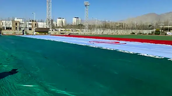 اهتزاز بزرگترین پرچم ایران در بازی با چین 