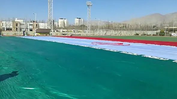 اهتزاز بزرگترین پرچم ایران در بازی با چین 