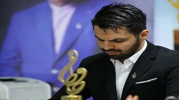 ساغر استاد شریف با لباسی که بوی تاریخ می‌داد / وقتی همسر امید معلم در جشن حافظ با استایل بانوان عصر داریوش همه را شگفت‌زده کرد! / اصالت با رنگ و بوی ایران