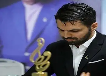 ساغر استاد شریف با لباسی که بوی تاریخ می‌داد / وقتی همسر امید معلم در جشن حافظ با استایل بانوان عصر داریوش همه را شگفت‌زده کرد! / اصالت با رنگ و بوی ایران