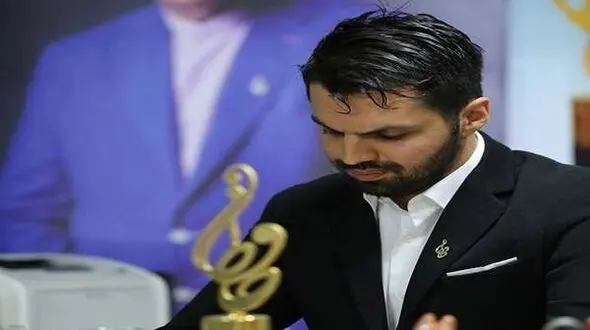 ساغر استاد شریف با لباسی که بوی تاریخ می‌داد / وقتی همسر امید معلم در جشن حافظ با استایل بانوان عصر داریوش همه را شگفت‌زده کرد! / اصالت با رنگ و بوی ایران