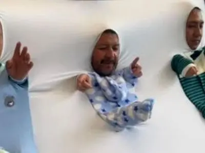 فیلم/ اگه فکر میکنین جشن تعیین جنسیت فقط ترکوندن بادکنکه سخت در اشتباهید/ ابتکار بامزه عمه و عموهای نی نی برای سرگرم کردن مهمانان 