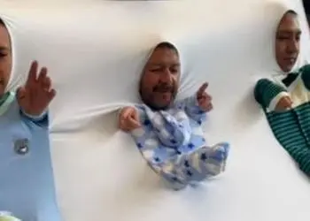 فیلم/ اگه فکر میکنین جشن تعیین جنسیت فقط ترکوندن بادکنکه سخت در اشتباهید/ ابتکار بامزه عمه و عموهای نی نی برای سرگرم کردن مهمانان 