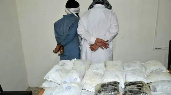 توقیف زانتیا قاچاقچیان در زاهدان با عملیات یگان تکاوری + عکس 