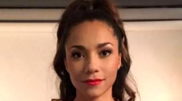 ارتباط عجیب دختر زیبا با ببر وحشی +عکس