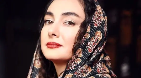 ژست عجیب و نامتعارف هانیه توسلی در ملاء عام + عکسی که دردسرساز شد!