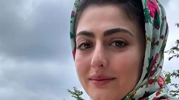 تیپ و چهرۀ «انیس» (سریال سوجان) در جشن تولد 34 سالگی اش