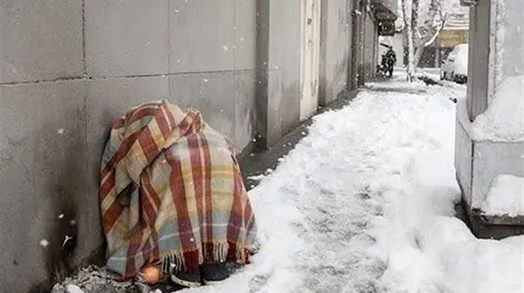 ترنس های بی خانمان شهر به گرمخانه ها راه ندارند و یخ می زنند! / زمستان سرد در انتظار زنان و مردان کارتن خواب