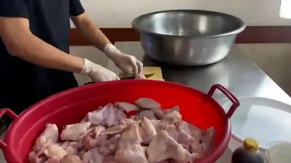 نحوه پخت بال مرغ سوخاری مانند KFC