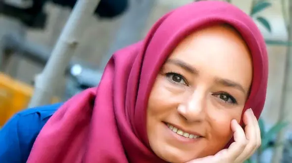 سحر ولد بیگی و حمید لولایی در پشت صحنه ی یک کار مشترک/خانم بازیگر چه عینک با مزه ای زدن