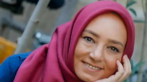 سحر ولد بیگی و حمید لولایی در پشت صحنه ی یک کار مشترک/خانم بازیگر چه عینک با مزه ای زدن