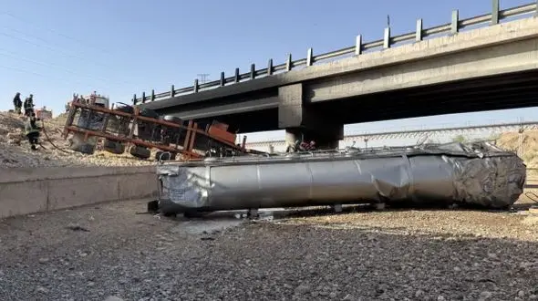 آتش‌سوزی مرگبار تریلر حمل شیر در مشهد/ راننده جان باخت