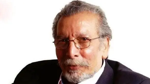 عکس/ سفر به ایام قدیم/ بهمن مفید در مراسم اهدای جوایز فیلم «قیصر»؛ سال ۴۹ 