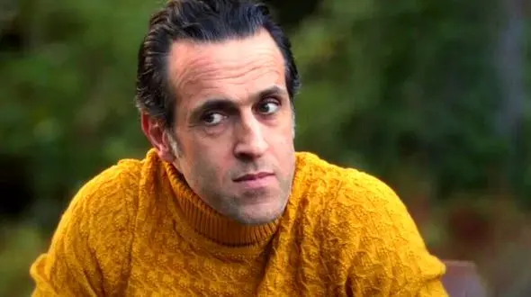 حمله خانم  مجری به علی کریمی روی آنتن زنده /  این‌قدر دروغ به خورد مردم نده!/ 