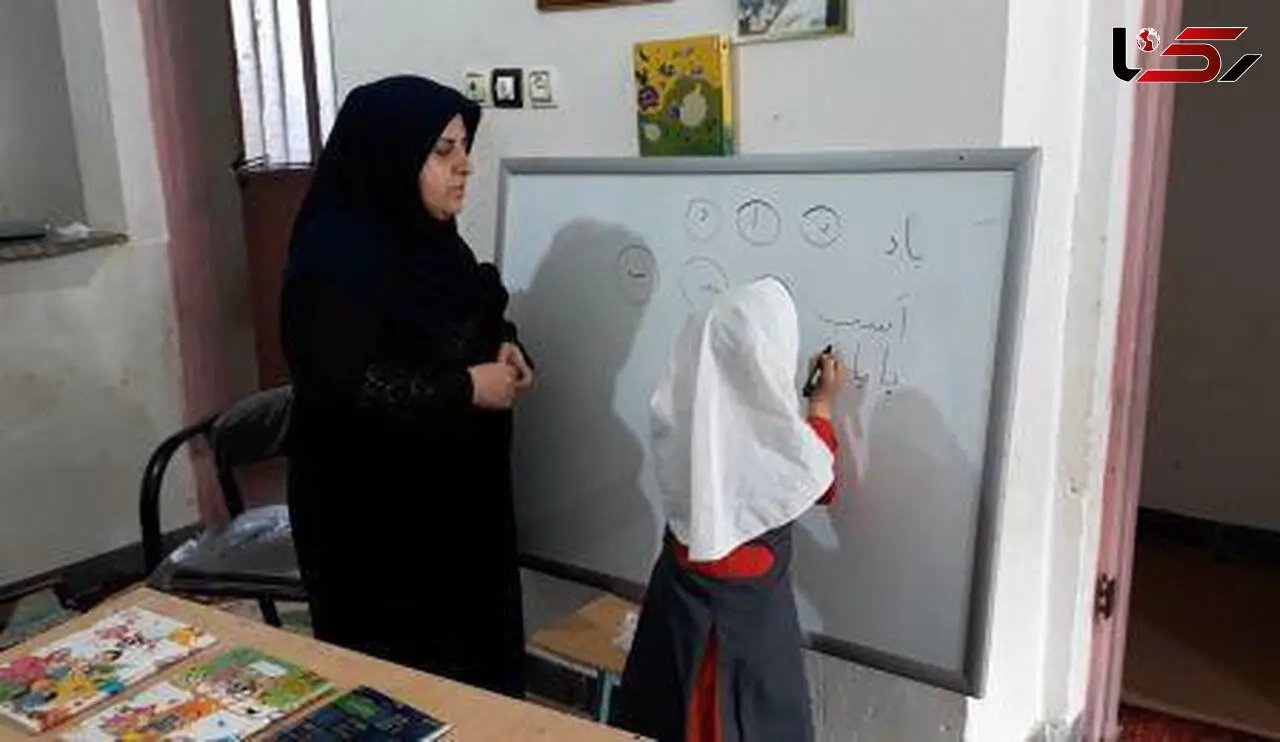 وقتی معلم فداکار کلاس درس را به خانه زهرای بیمار برد / بسیج شدن یک روستا برای بیماری دختر 7 ساله