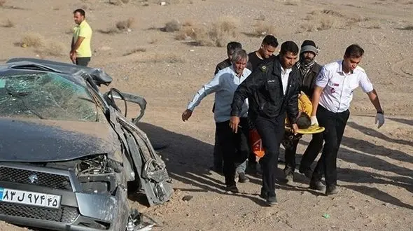 عکس های دلخراش از واژگونی سمند در جاده کرمان / 5 کشته و مجروح
