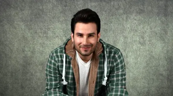 دانلود آواز باشکوه مهدی احمدوند / آهنگ سرگیجه / دارم سرگیجه میگیرم نیستی غم میچرخه دورم + متن