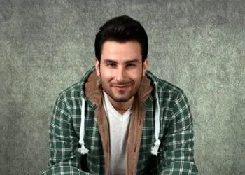 دانلود آواز باشکوه مهدی احمدوند / آهنگ سرگیجه / دارم سرگیجه میگیرم نیستی غم میچرخه دورم + متن