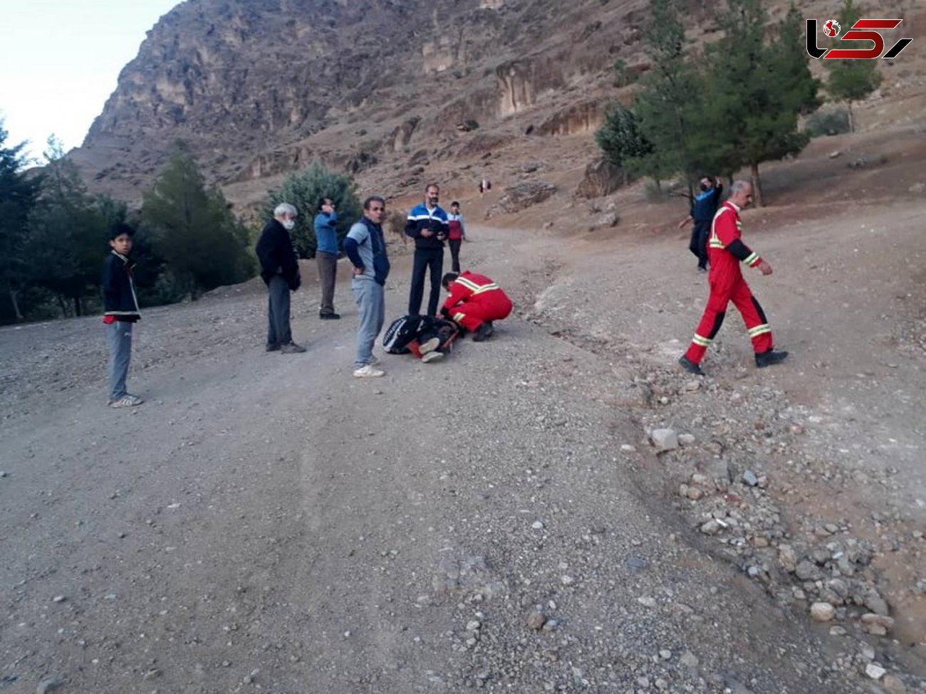نجات دو جوان گرفتار در ارتفاعات مخملکوه 