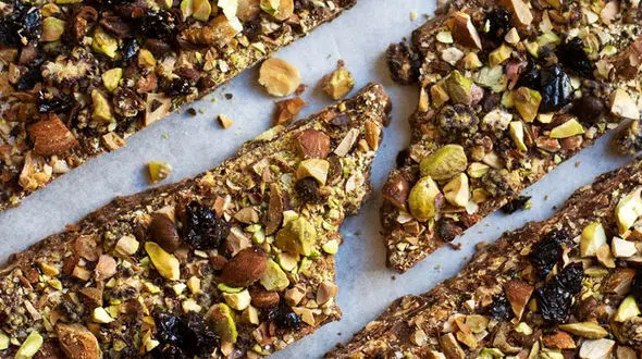 طرز تهیه اسنک شکلات و آجیل برای عصرهای تابستانی