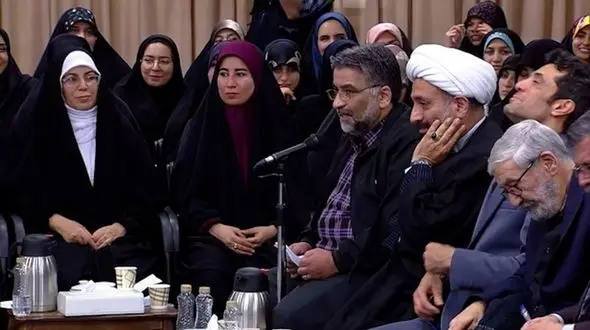 خواندن شعر طنز درباره «آقازاده‌ ها» در حضور رهبر انقلاب + فیلم