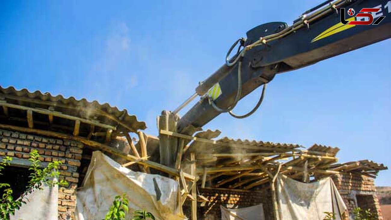 تخریب ساخت و سازهای غیر مجاز در شهر صدرا