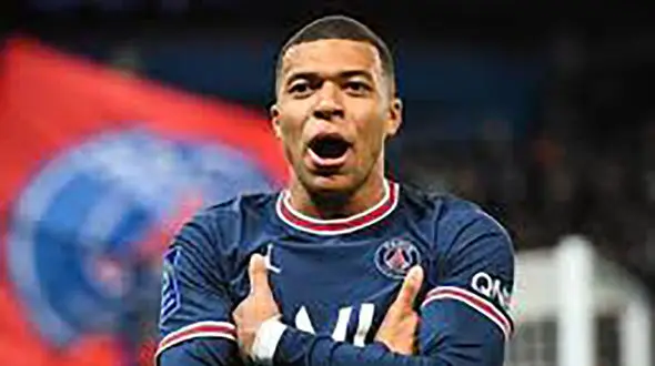 عکس نامزد زیبای  امباپه غوغا کرد ! / زشت ترین فوتبالیست با زیباترین مدل در عربستان !