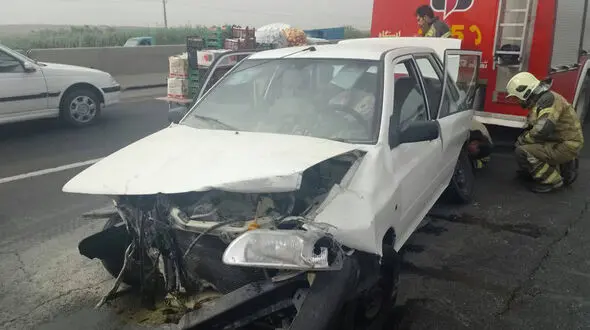 3 عکس دلخراش از تصادف مرگبار پراید در جاده تهران به قم / یک زن و مرد در دم جان باختند