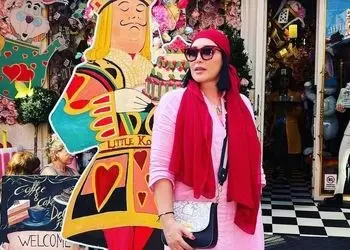 فیلم/ جشن تولد مجلل و باشکوه همسر محمد علیزاده و  دخترش باهم / سارا منجزی پور با این همه دیزاین و گل و درخت کریسمس نشون داد چقدر هزینه کردن!