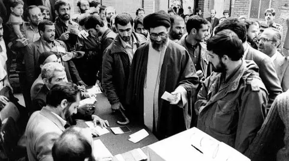 امام راحل چه ماموریتی به رهبر انقلاب داده بود/ خاطره رهبر انقلاب از روز۱۲ فروردین سال ۱۳۵۸