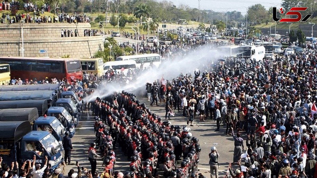  Myanmar Police Use Water Cannon As Protests Continue for 3rd Day (+Video) 