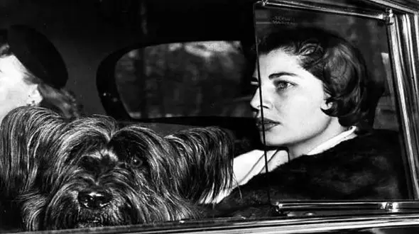 سفر به ایام قدیم سال 1336؛ موتورسواری ثریا اسفندیاری بعد طلاقش از شاه تو دهاتشون