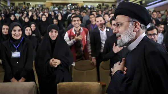دانشگاه و دانشجو نباید به باشگاه احزاب سیاسی و پیاده‌نظام سیاسیون تبدیل شود