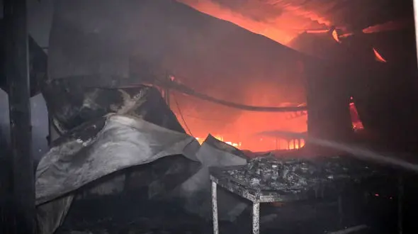 جزییات مهار آتش سوزی کارخانه تولیدی فولاد در تیکمه داش