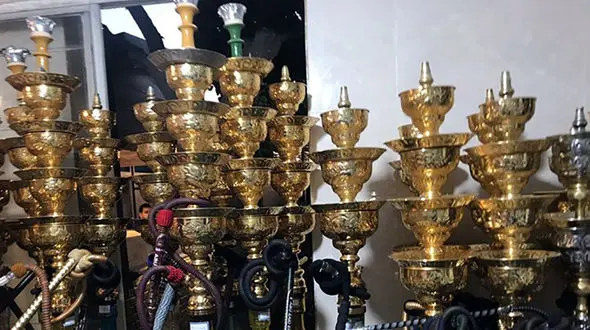 پیرزن خوش چهره در حال قلیان کشیدن + عکس سال 1311 