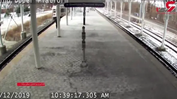 پیدا شدن یک نوزاد در قطار / مادر و پدر وی او را به خاطر سیگار رها کردند+ فیلم