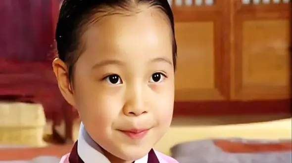 زیبایی خیره کننده بازیگر نقش کودکی یانگوم در  27 سالگی ! / خوش قدو بالا و جذاب ! + عکس ها