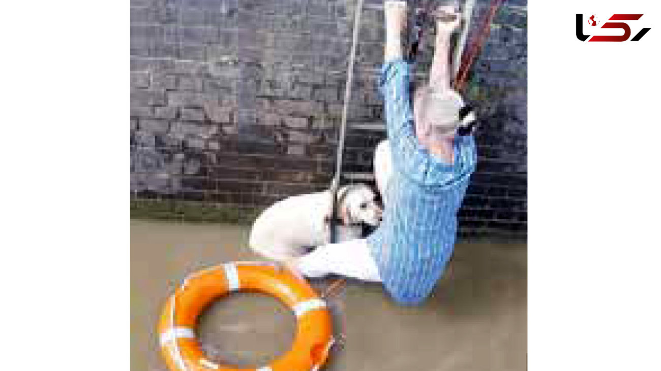 نجات یک زن و سگش از رودخانه + عکس