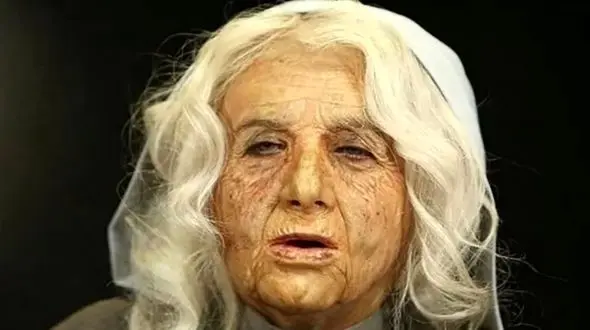 این پیرزن زشت کدام خانم بازیگر زیبای ایران است؟ / حدس بزنید!