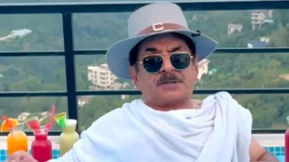 فیلم / عمو رشید: دوست دارم توی تایلند زندگی کنم ... / نمیشه خانمم نمیذاره ...عکس و فیلمم درمیاد آبروم میره .../ وای نه بیچاره میشم ...