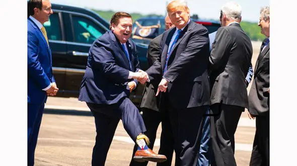 طرح دونالد ترامپ روی جوراب