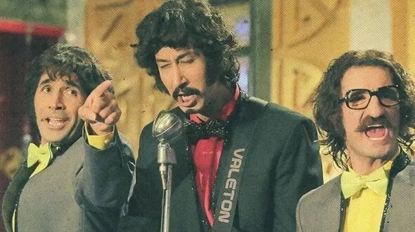 فیلم / نگاهی به سکانس خوانندگی فراموش نشدنی  بهرام افشاری در مراسم ختنه سورون / هر بار ببینی باز می خندی
