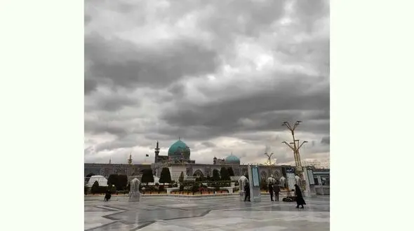 زیارت در هوای ابری مشهد مقدس + عکس